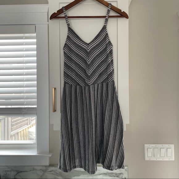 Size XS Universal Thread Goods Co. Dress - Picture 2 of 6